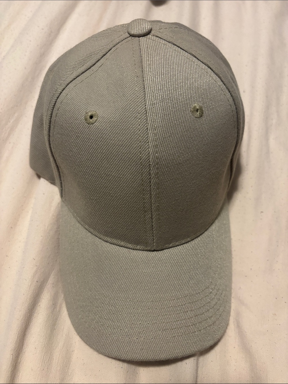Classic Men's Baseball Cap in Light Gray